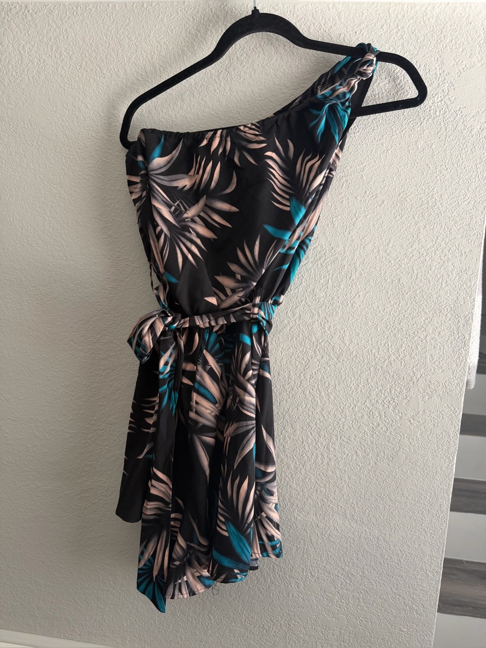 One-Shoulder Black Tropical Print Romper with Teal Accents